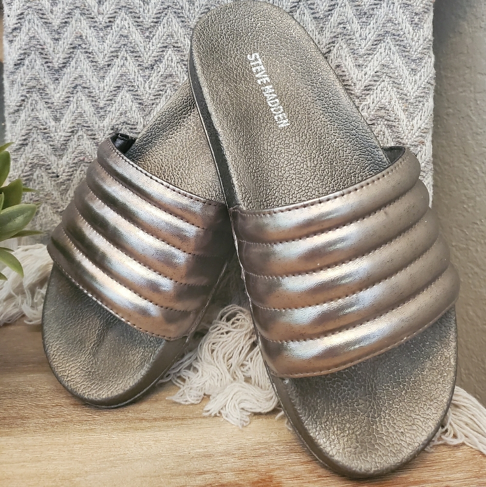 Steve Madden Pewter slides